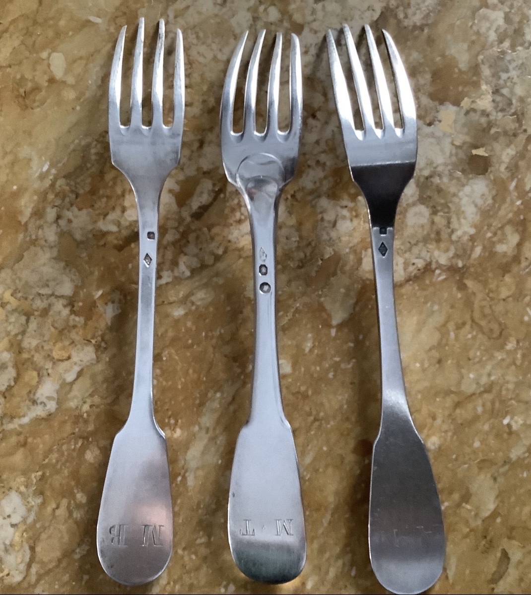 Série de 3 fourchettes  de pensionnat modèle uniplat en argent massif 