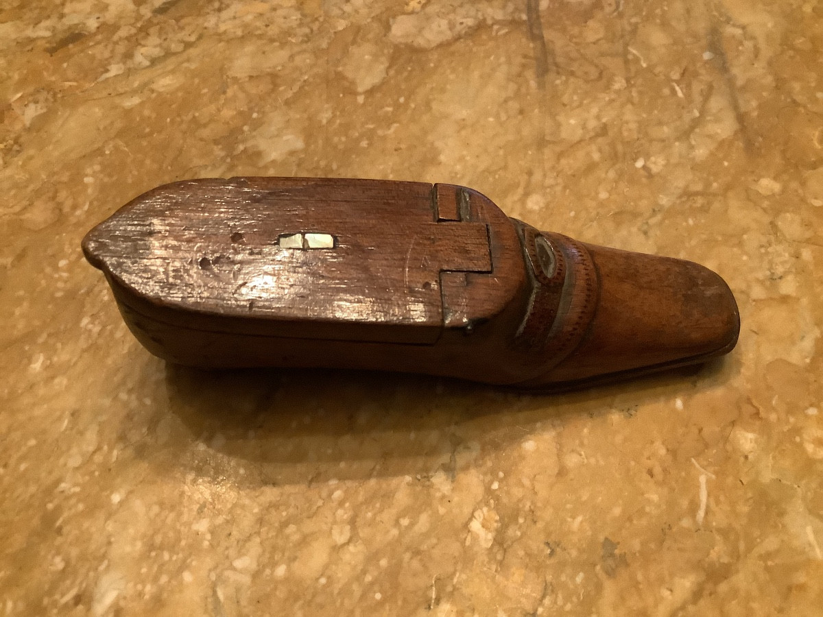 Boîte à priser en forme de botine  