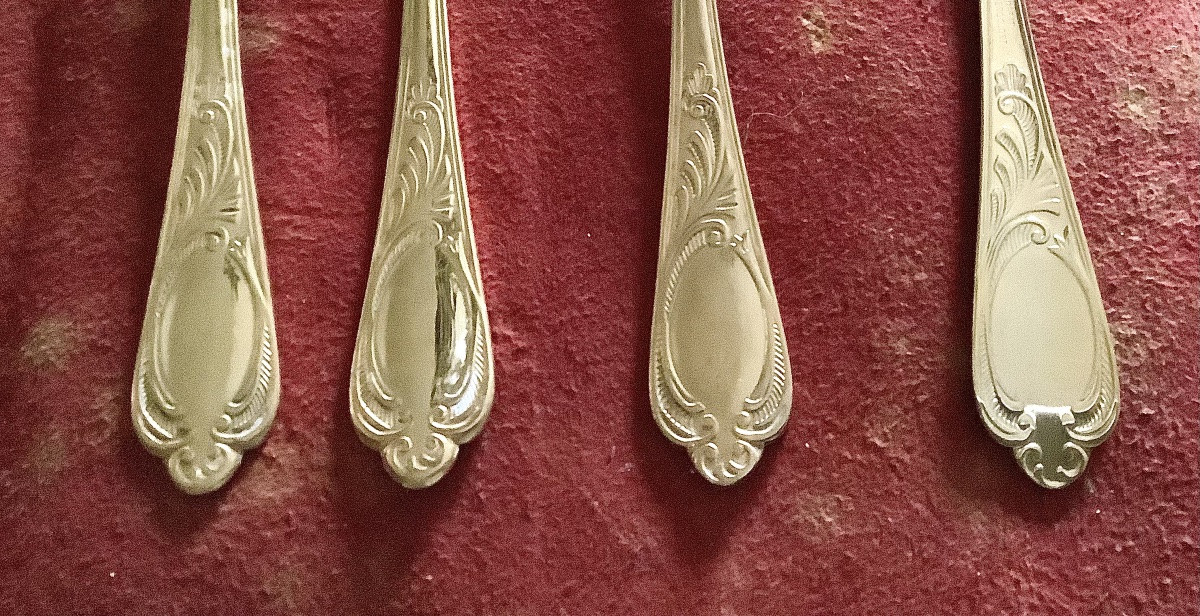 Fish And Dessert Serving Set And Small Mocha Spoons In White And Gold Metal  -photo-4