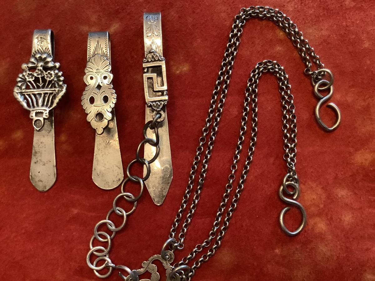 Ensemble de 3 claviers d arlésienne , dont un à ciseaux 