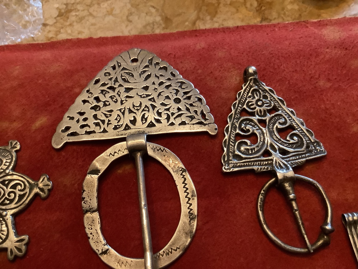  Maroc ,Bijoux Berbères  ,Ensemble de 5 fibules et 3 pendentifs en argent -photo-4