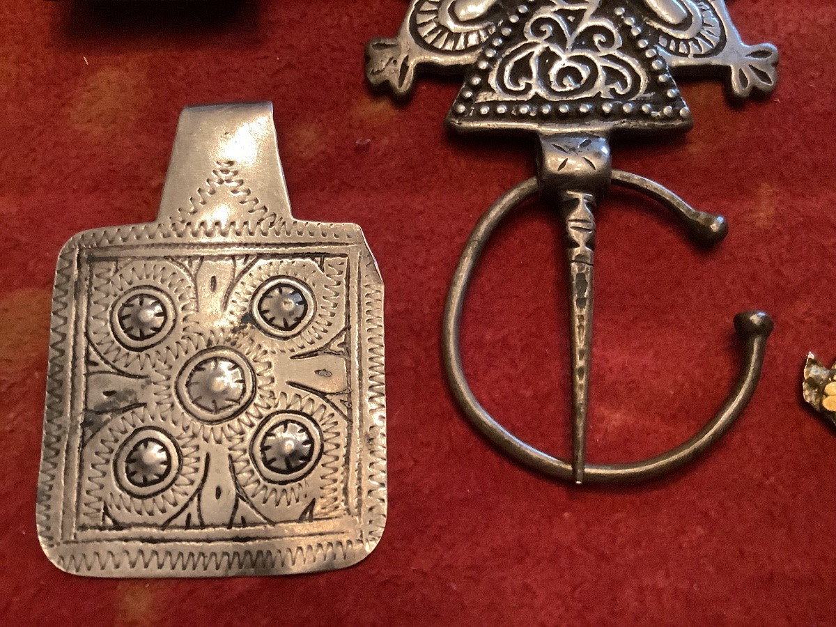  Maroc ,Bijoux Berbères  ,Ensemble de 5 fibules et 3 pendentifs en argent -photo-3