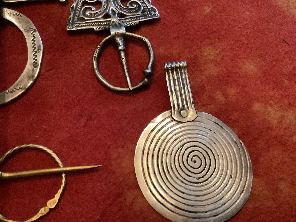  Maroc ,Bijoux Berbères  ,Ensemble de 5 fibules et 3 pendentifs en argent -photo-4
