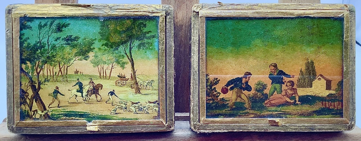 45_ Paire de petites boîtes  cartonnées ,avec fixės sous verre