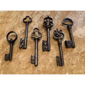 Ensemble de 6 clefs en fer forgé du XVII et XVIII eme siècles 