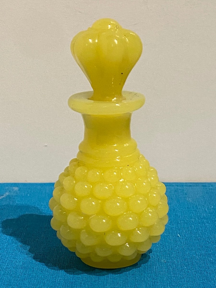 Rare Flacon En Opaline Jaune Modèle Ananas Baccarat XIXeme époque Napoleon III.