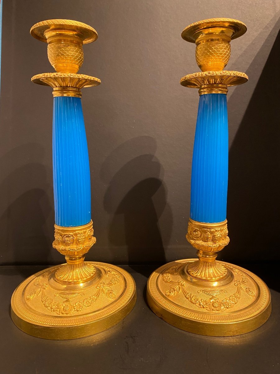Rare Paire De Bougeoirs En Opaline Bleu Et Bronze Ciselé Doré XIXeme époque Charles X.-photo-2