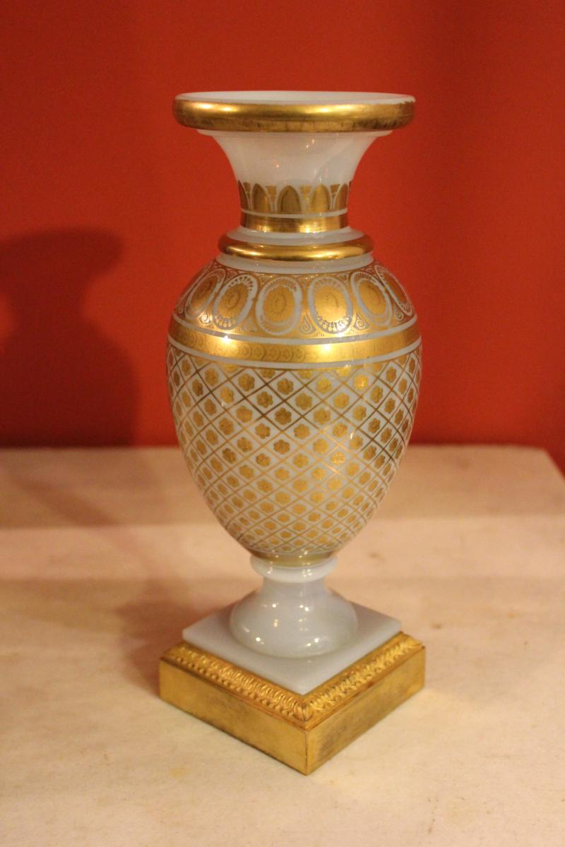 Vase Balustre En Opaline Savonneuse à Décor Doré . XIXeme-photo-3