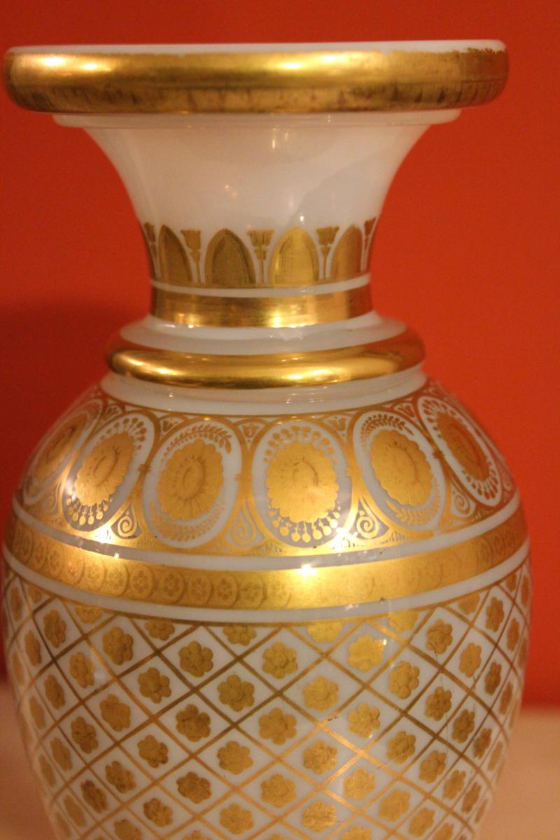 Vase Balustre En Opaline Savonneuse à Décor Doré . XIXeme-photo-2