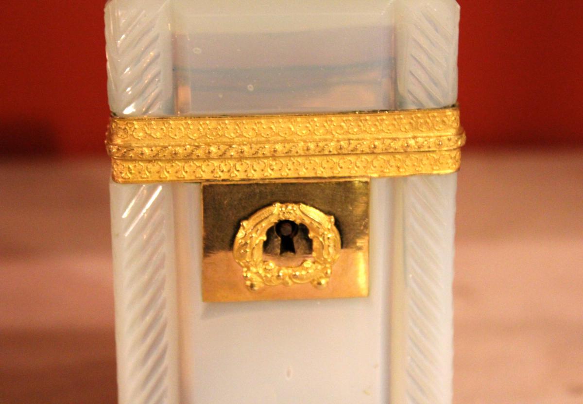 In Soapy Box Opaline. Charles X-photo-3