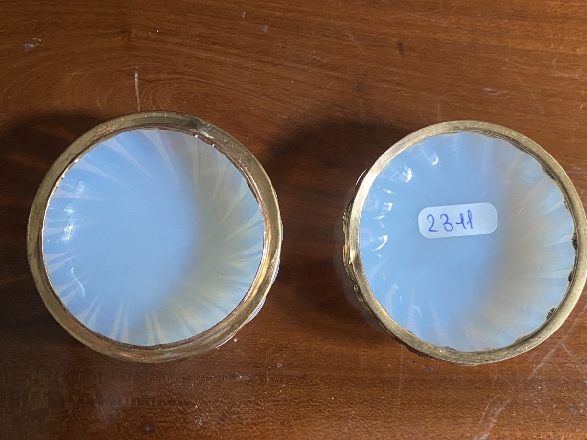 Boîte à mouches en opaline savonneuse taillée à côtés en spirale XIXeme époque Charles X.-photo-8