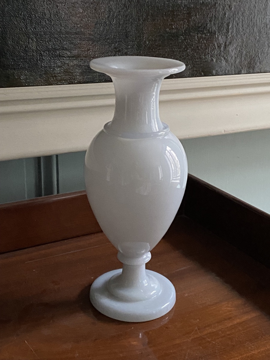 Vase de forme balustre en opaline savonneuse XIXe époque Charles X circa 1820.-photo-3