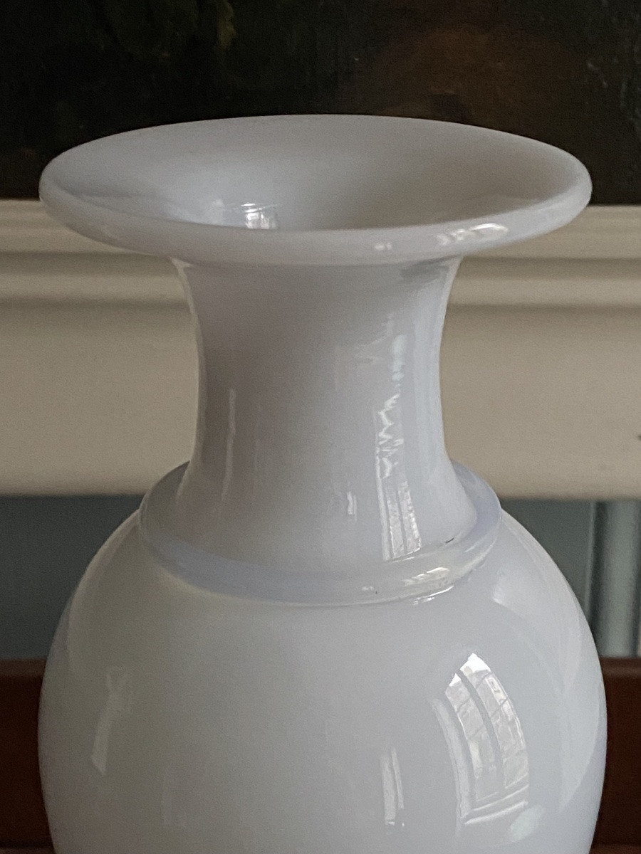Vase de forme balustre en opaline savonneuse XIXe époque Charles X circa 1820.-photo-3