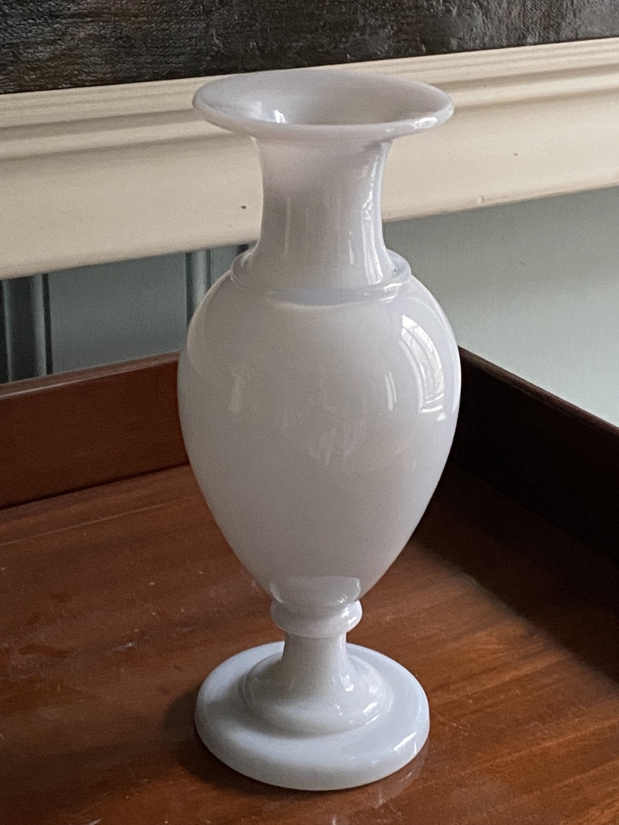 Vase de forme balustre en opaline savonneuse XIXe époque Charles X circa 1820.-photo-6