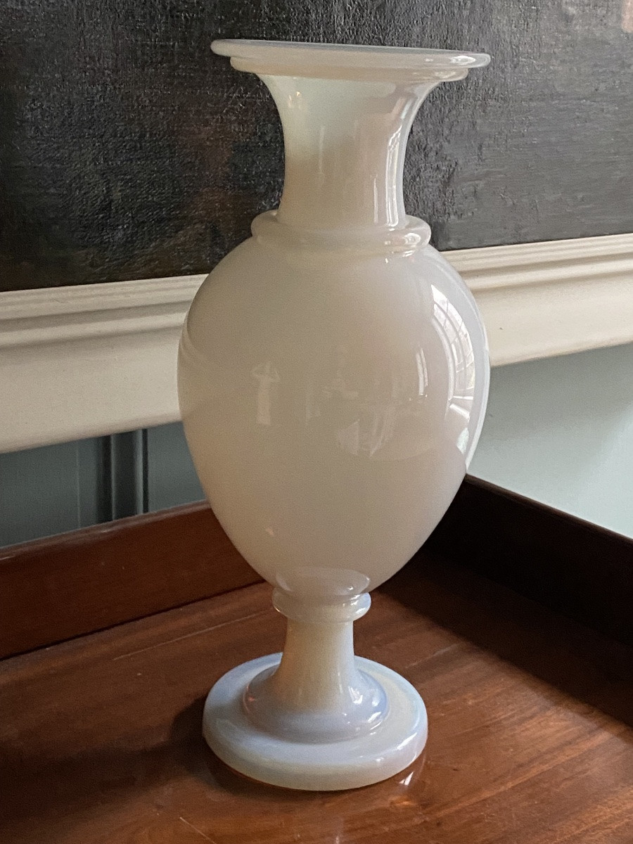 Important vase de forme balustre en opaline savonneuse XIXeme époque Charles X circa 1820.-photo-2