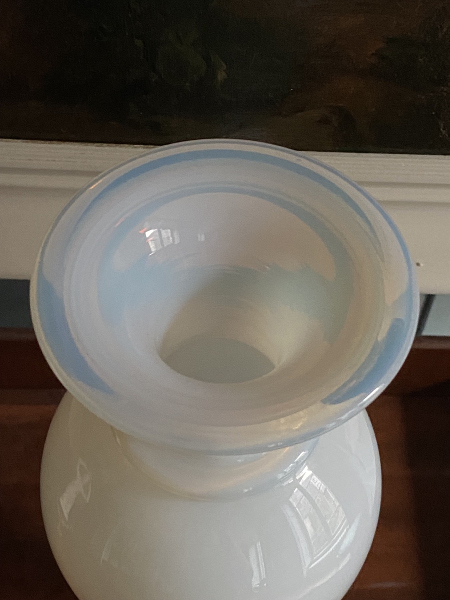 Important vase de forme balustre en opaline savonneuse XIXeme époque Charles X circa 1820.-photo-4
