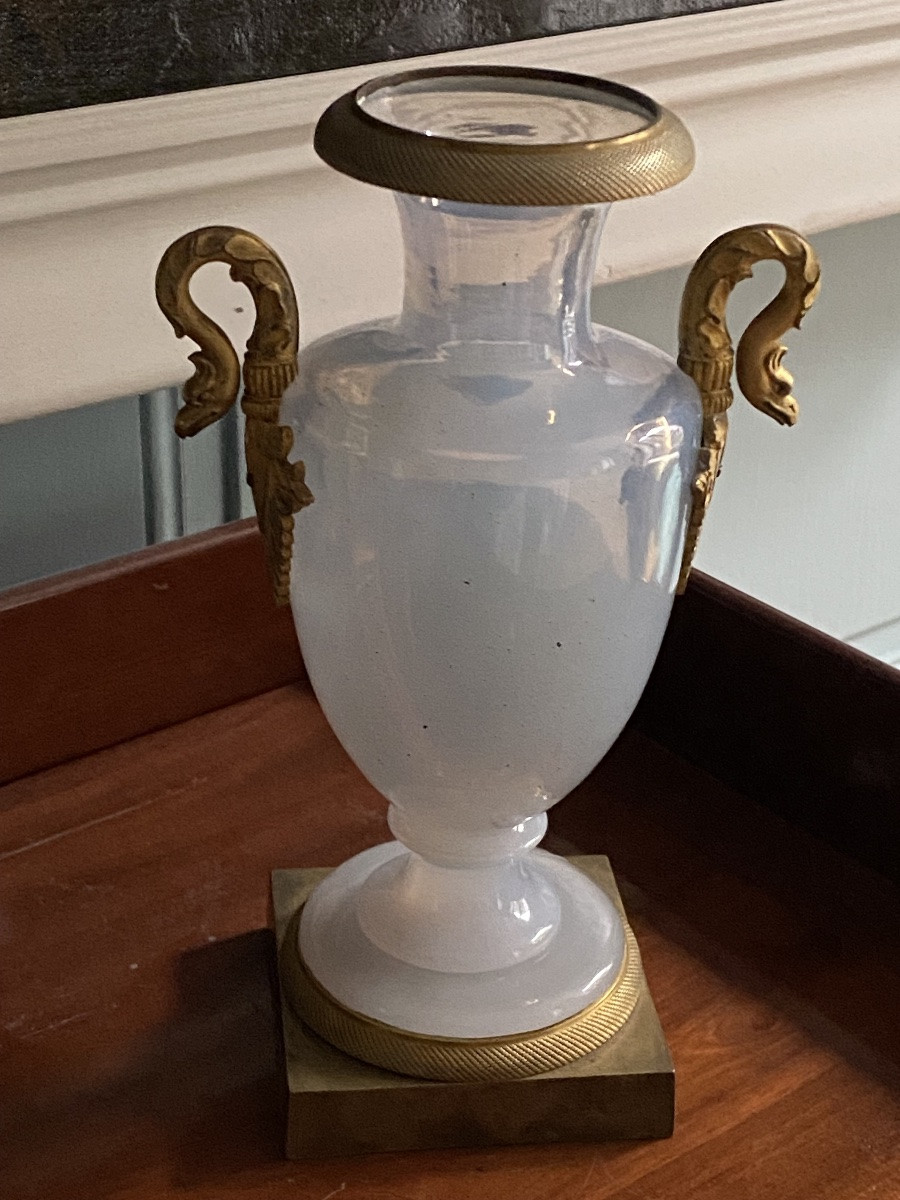 Rare vase en opaline savonneuse monté bronze doré XIXeme époque Charles X circa 1820.-photo-2