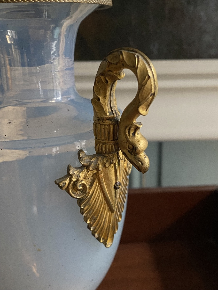 Rare vase en opaline savonneuse monté bronze doré XIXeme époque Charles X circa 1820.-photo-6