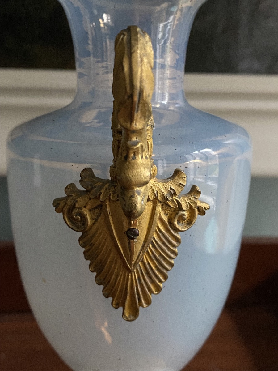 Rare vase en opaline savonneuse monté bronze doré XIXeme époque Charles X circa 1820.-photo-7