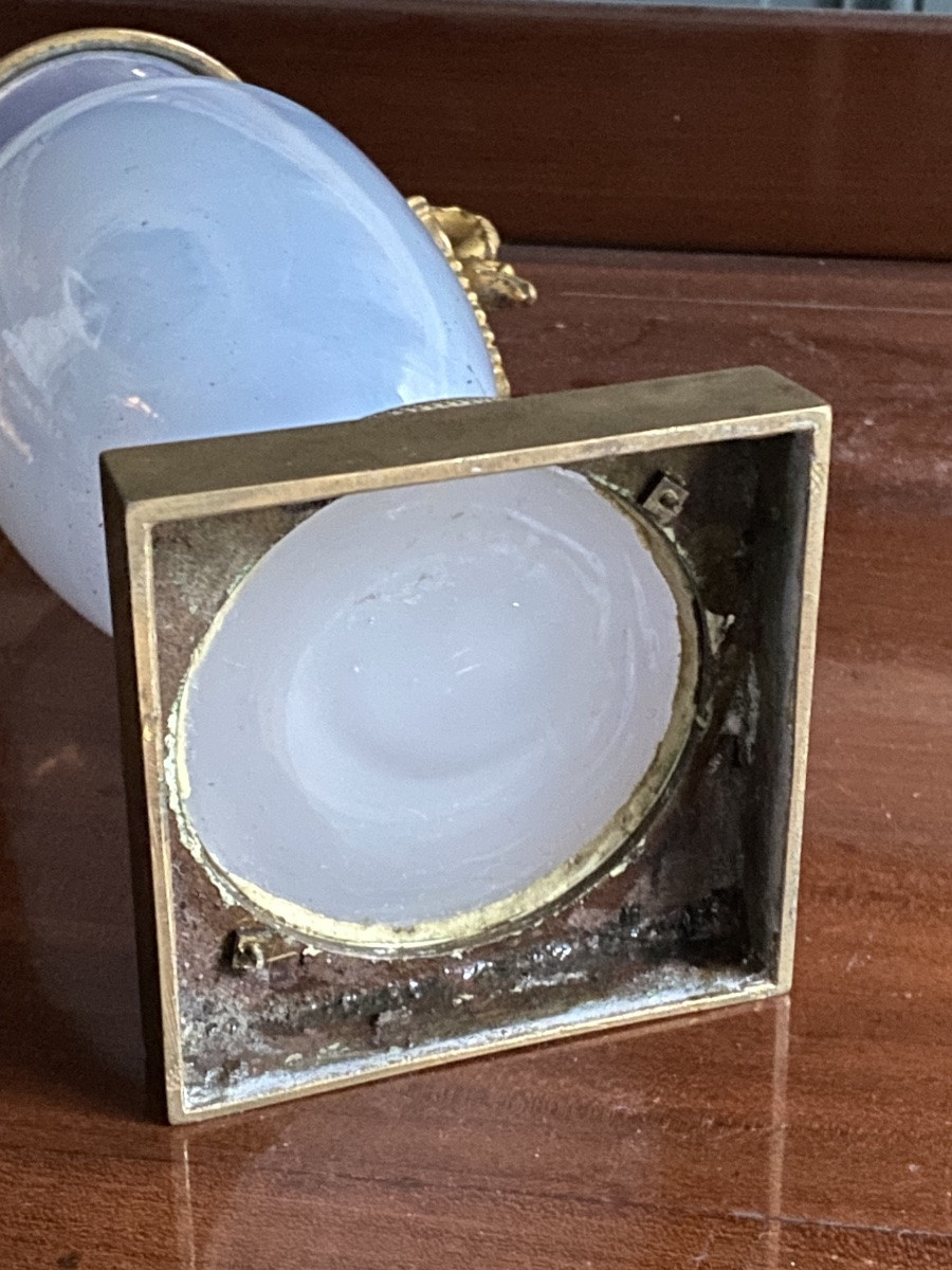 Rare vase en opaline savonneuse monté bronze doré XIXeme époque Charles X circa 1820.-photo-8