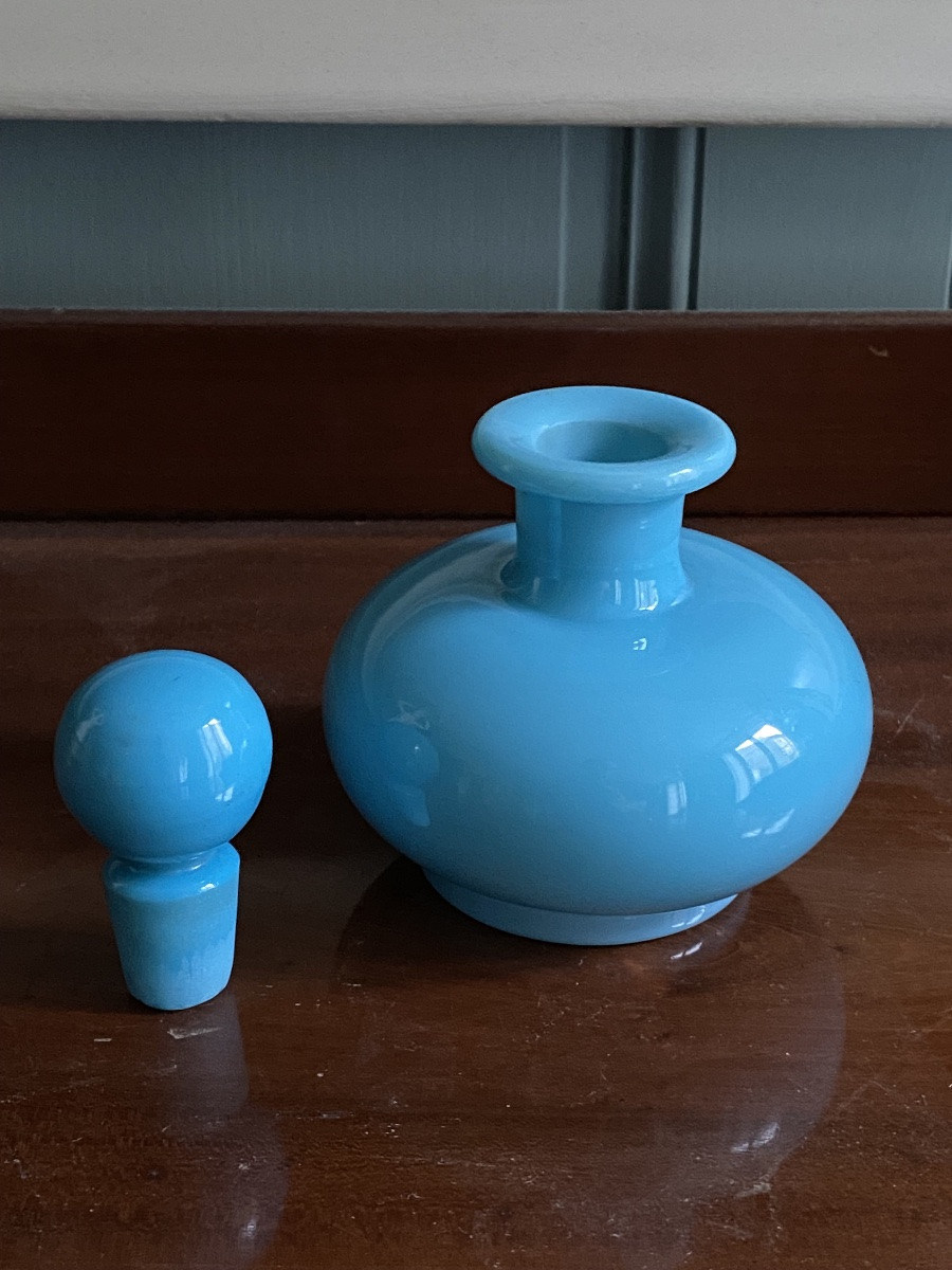 Flacon boule sur fond plat en opaline de couleur turquoise XIX époque Charles X circa 1820.-photo-4