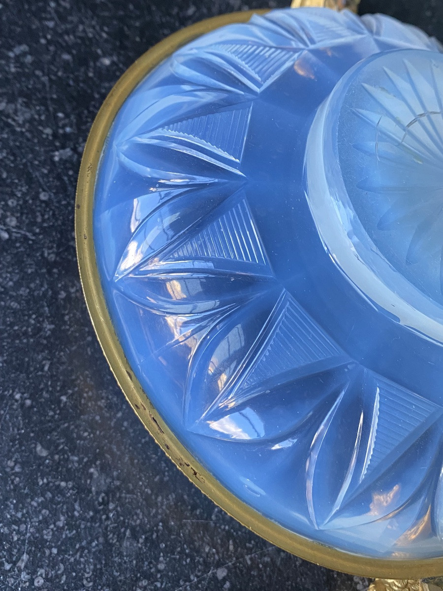 Coupe sur fond plat etoilè en opaline savonneuse modèle aux pigeons buveurs XIXe Charles X.-photo-5