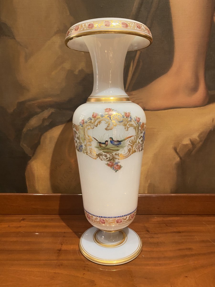 Important Vase En Opaline Savonneuse XIXeme Circa  1840.