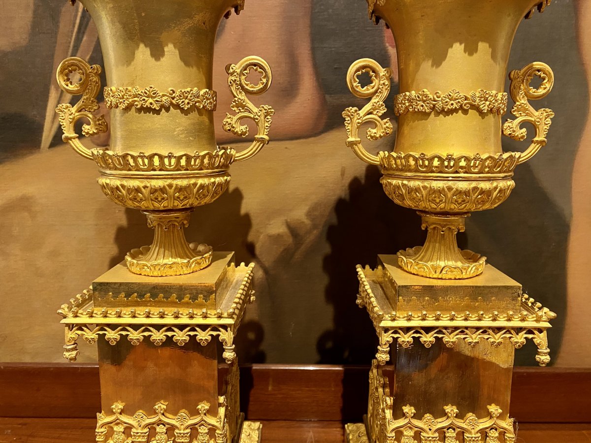 Paire De Vases En Bronze Ciselé Doré Décor Cathédrale XIXeme époque Charles X.-photo-4