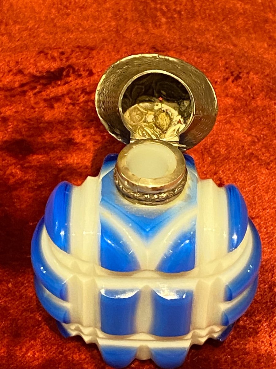 Important Salt Flask In Two-tone Opaline Overlay Cut Silver Stopper XIXth Charles X.-photo-2