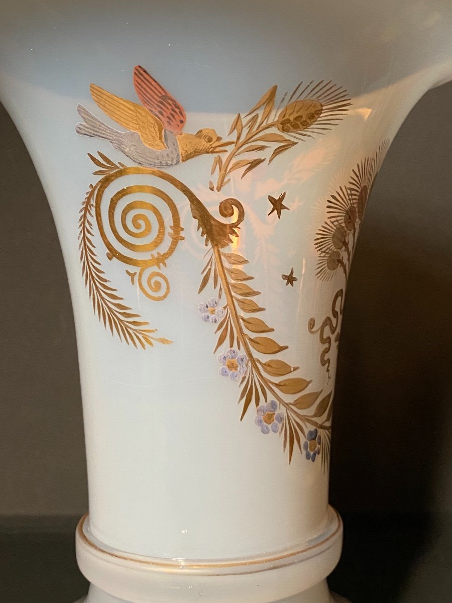Paire De Vases Forme Cornet  En Opaline Savonneuse Décor Desvignes XIXeme époque Charles X.-photo-3