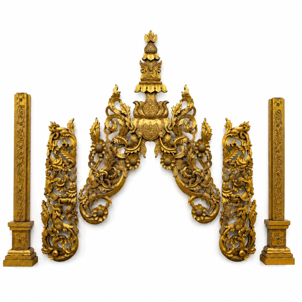 Ensemble de fronton de temple birman en teck – Mandalay, vers 1900
