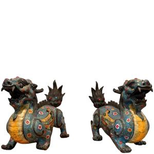 Paire de Pixiu en bronze et émaux cloisonnés – Chine, fin Qing, XIXe–début XXe siècle