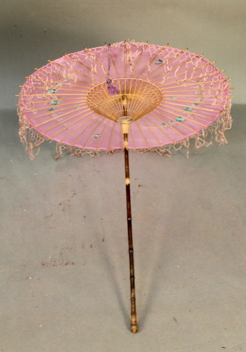 Old Asian Parasol In Embroidered Silk-photo-2