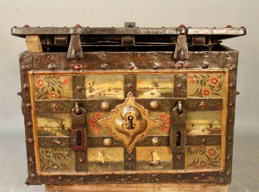 Marine Chest Said "from Nuremberg" XVIIth-photo-2