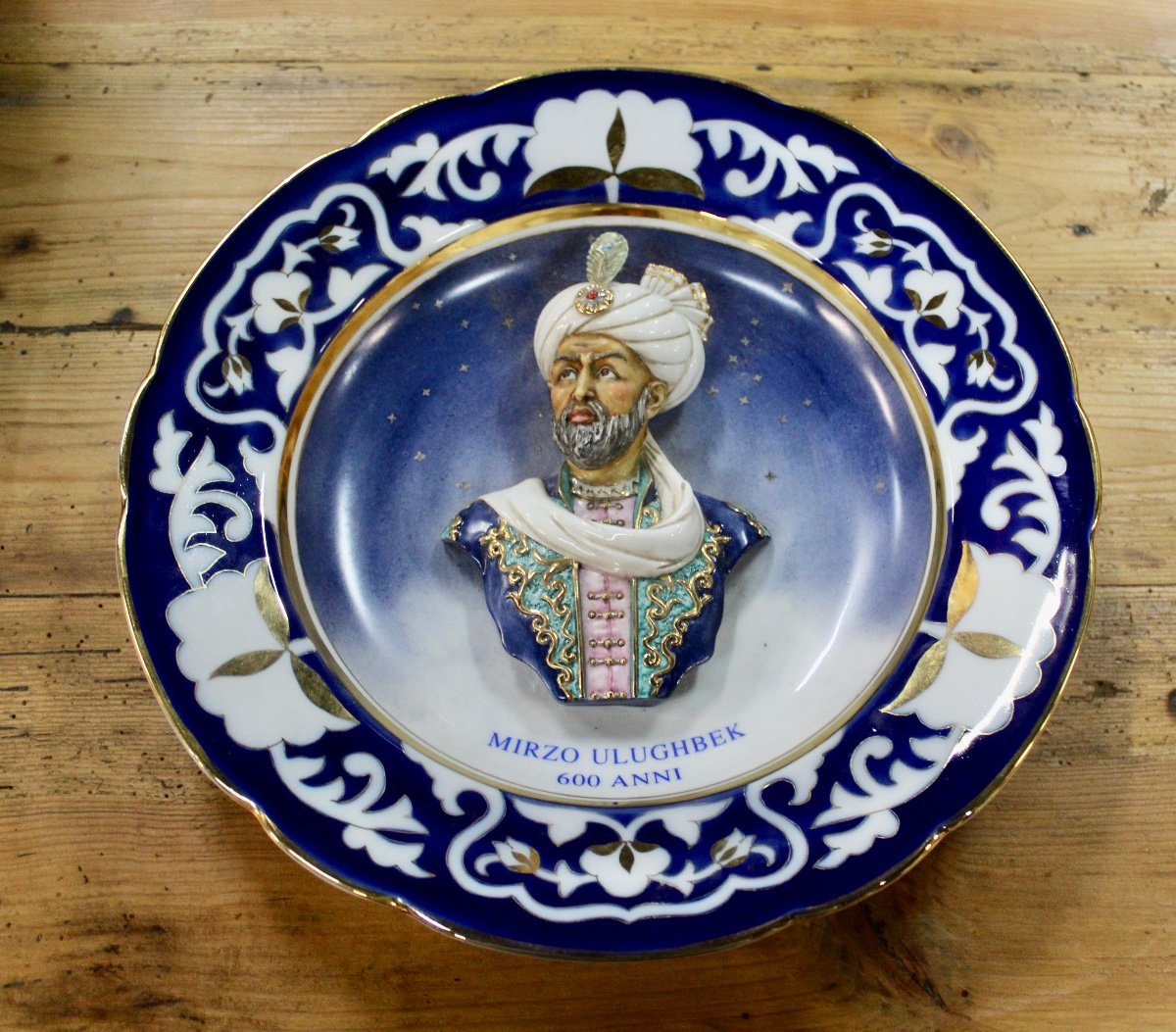 Sèvres Porcelain Dish Representing Sultan Mirzo Ulughbek