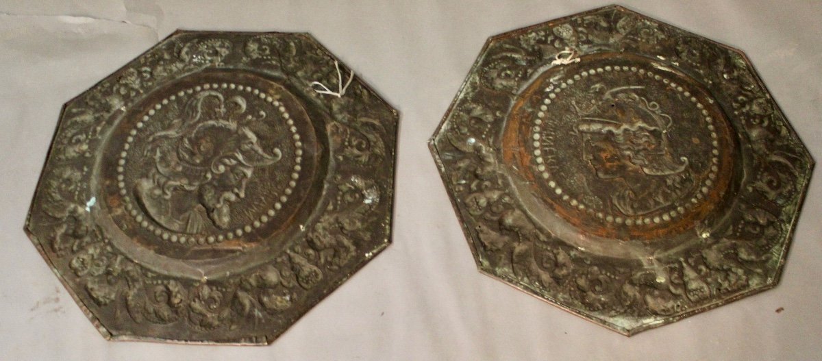 Pair Of Offering Dishes In Polished Repoussé Brass Figuring Mars And Minerva-photo-3