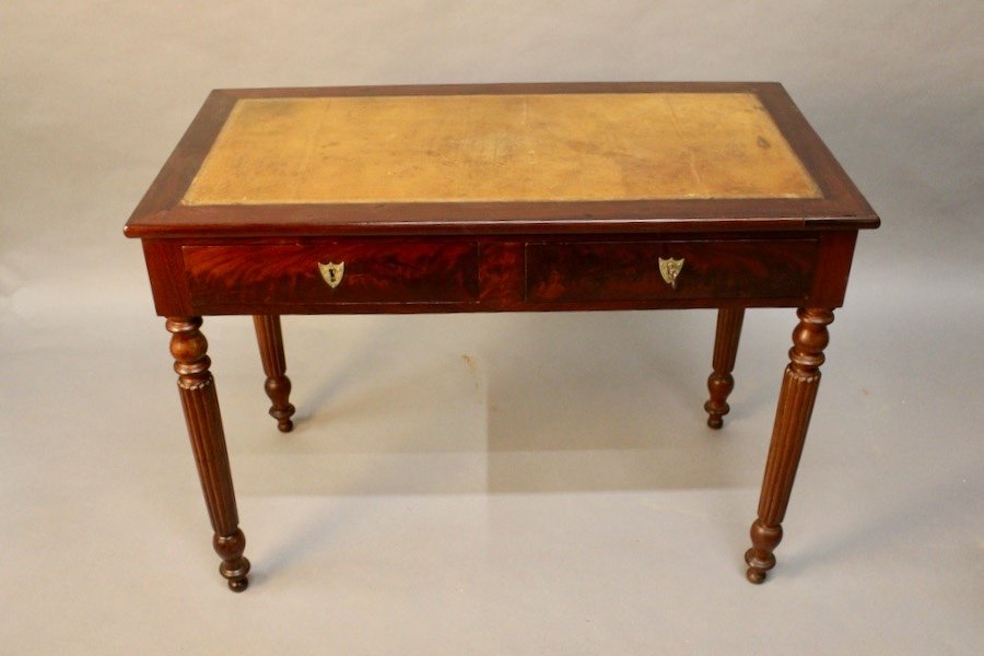 Bureau Plat En Acajou XIXème Dessus Cuir