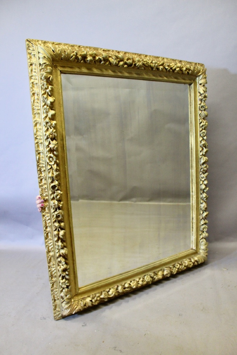 Important Miroir Louis XIV Richement Sculpté De Fleurs En Bois Doré