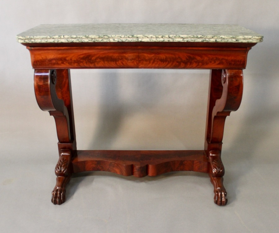 Console en acajou dessus marbre époque Restauration 