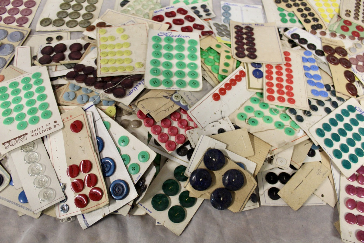 Large Batch Of Vintage Haberdashery Buttons From The 50s -photo-1