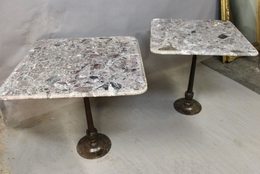 Paire de tables de bistrot dessus marbre veiné