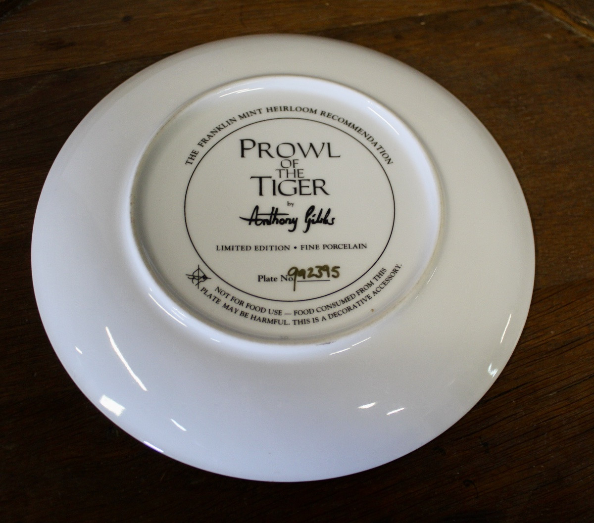 Fine Bone China Plate With Gold Trim, Anthony Gibbs "in Search Of Prey"-photo-4