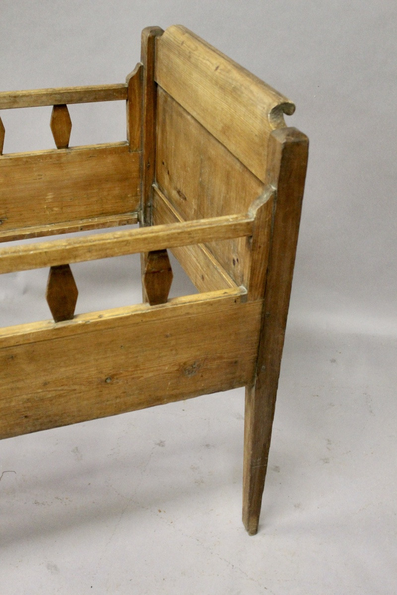 Lit ancien pour enfant XIXème -photo-2