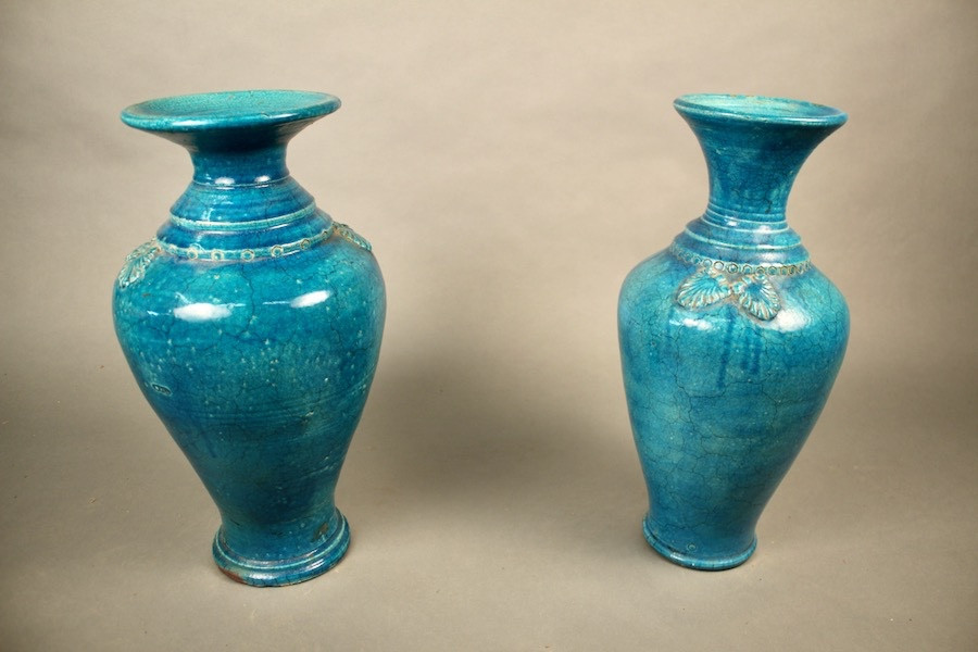 Paire de vases monochromes en céramique Turquoise craquelée XVIIIème Chine