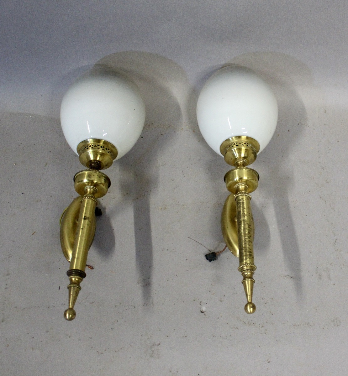 Paire d'appliques de type torchères en laiton -photo-2