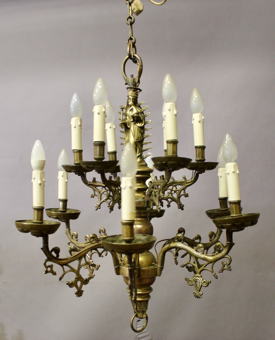 Lustre en bronze du XVIIe figurant la Vierge à l'enfant-photo-3