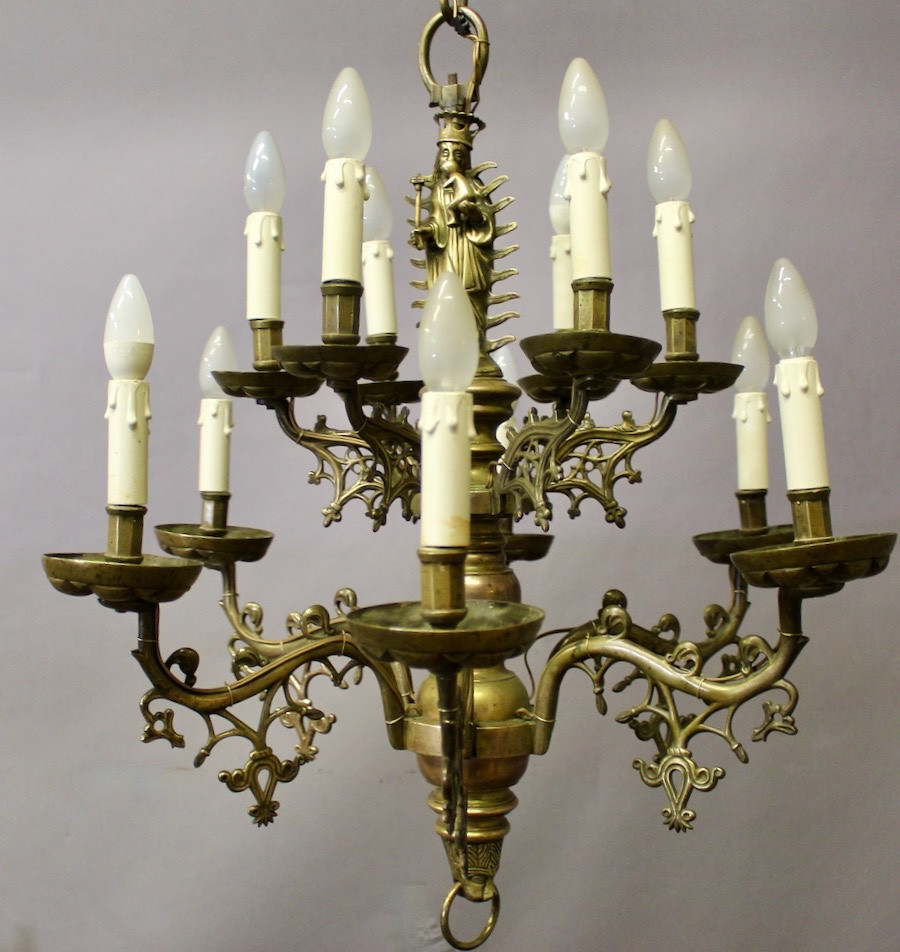 Lustre en bronze du XVIIe figurant la Vierge à l'enfant-photo-4