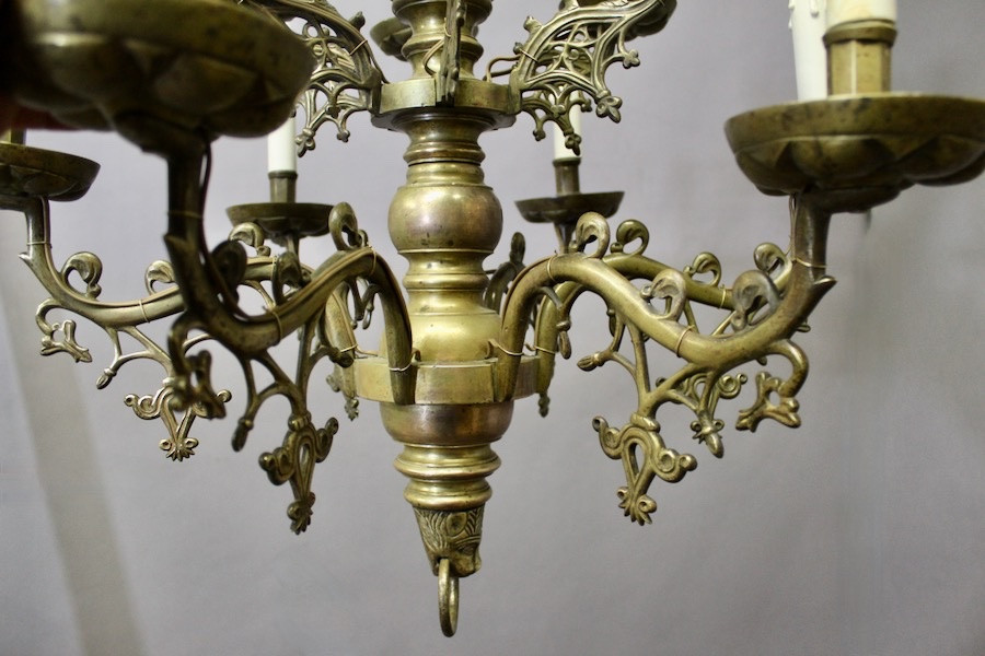 Lustre en bronze du XVIIe figurant la Vierge à l'enfant-photo-3