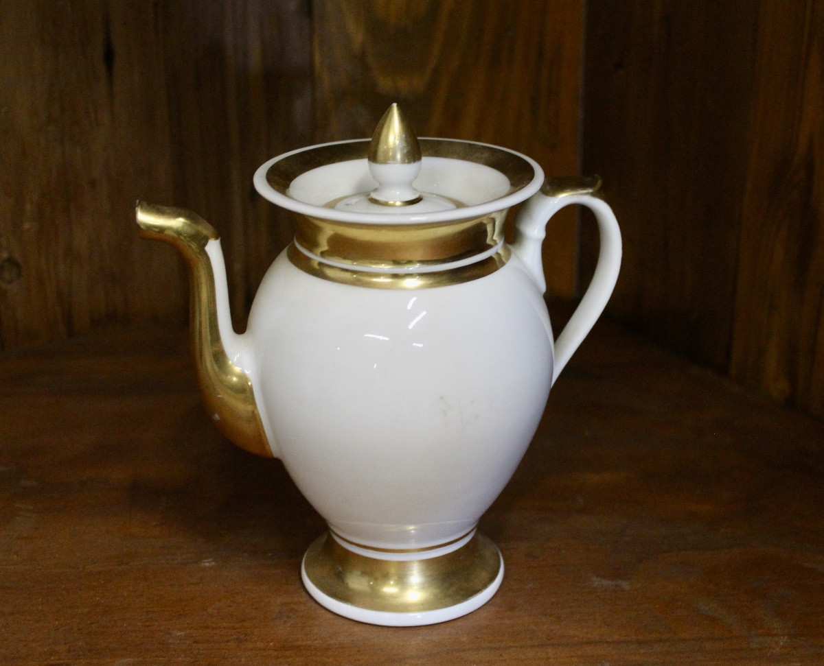 Verseuse en porcelaine de Paris, filets d'or, Epoque EMPIRE 
