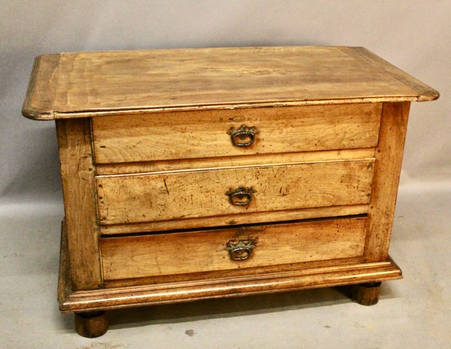 Louis XIV Style Chest Of Drawers In Walnut, Small Proportions -photo-4